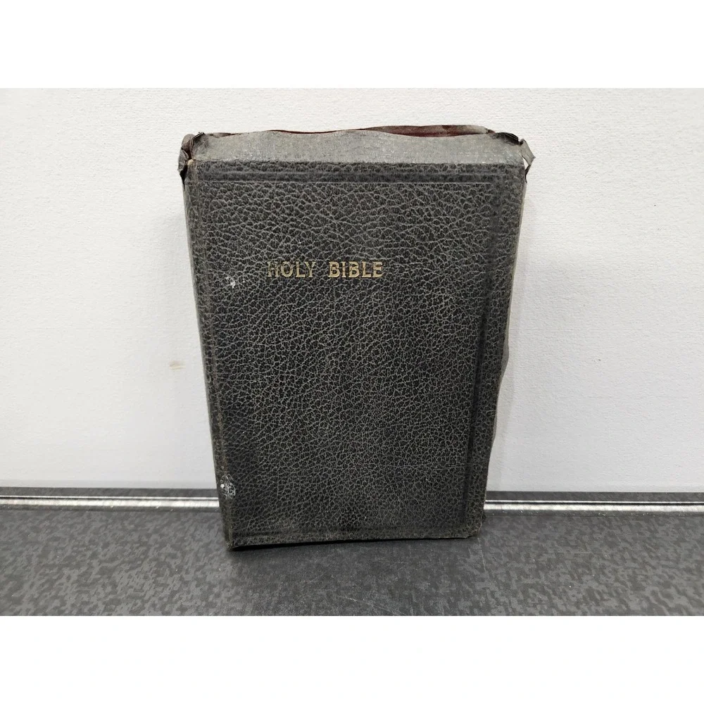 World Publishing Holy Bible Red Letter Edition KJV King James Black Paperback